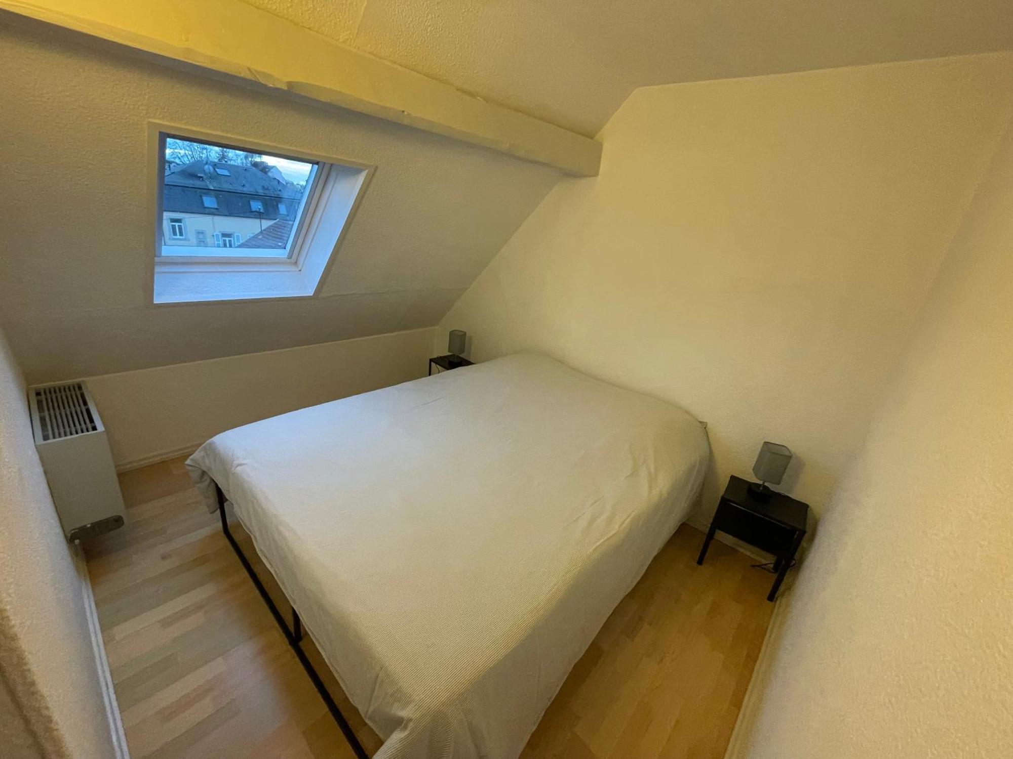 Fathala - Appartement Lumineux En Dernier Etage - Face A La Gare Routiere Сарбур Екстериор снимка